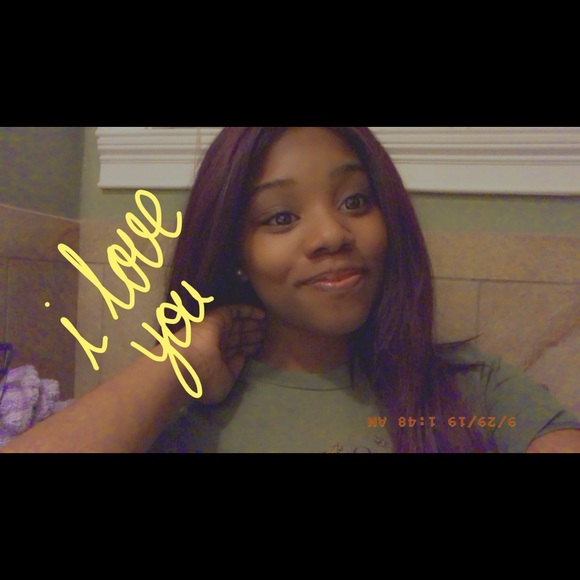 Meet your Posher, Jona🥰 Feel free to message me! - Picture 4 of 8